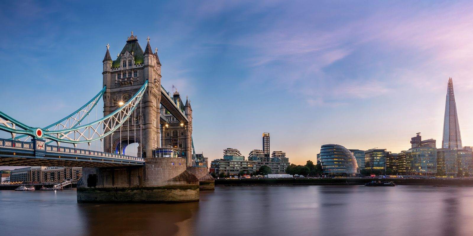 Tower Bridge and London skyline promoting the London International Robotic Surgery Symposium and medical conference destination.